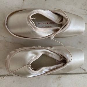 NEW Russian Pointe Ballet Shoes, Sapfir 37 W2 V2 H